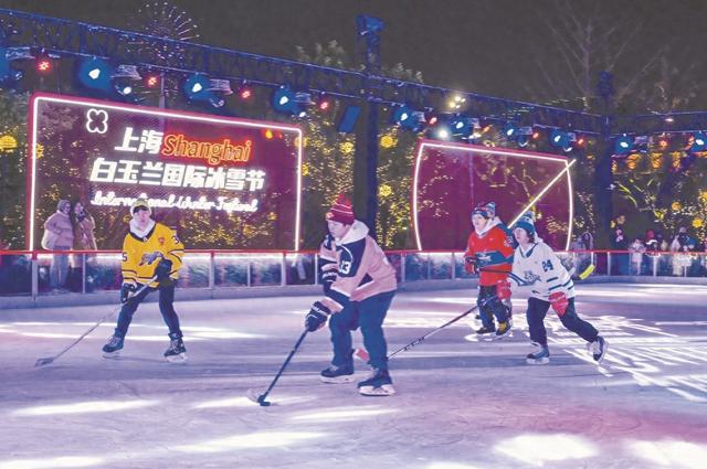 申城涌动着冰雪运动的热潮新利体育注册入口这个冬日