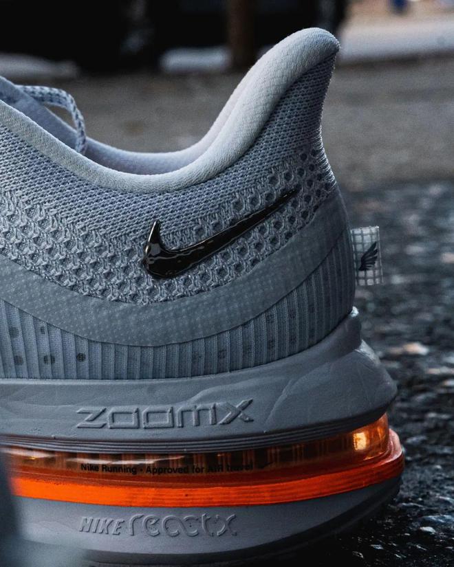 Nike跑鞋把能给的都给足了新利体育登录配置诱人！这双(图5)