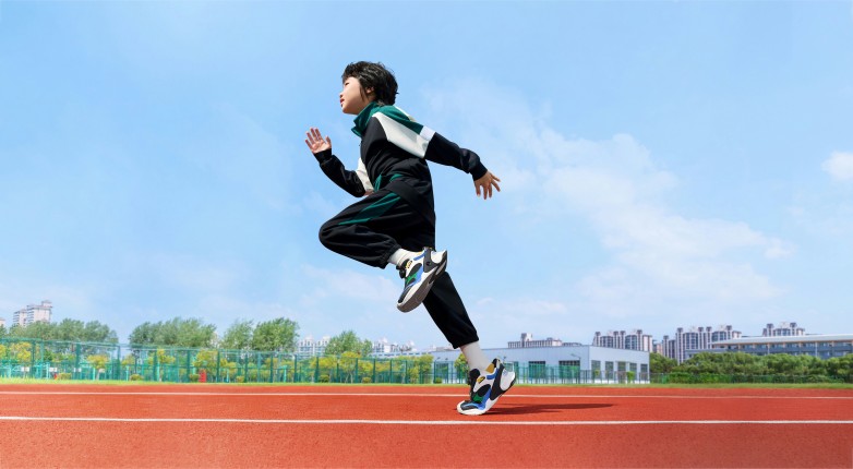 ：守护学龄儿童校园运动安全基诺浦推出「秒穿校服鞋」(图2)