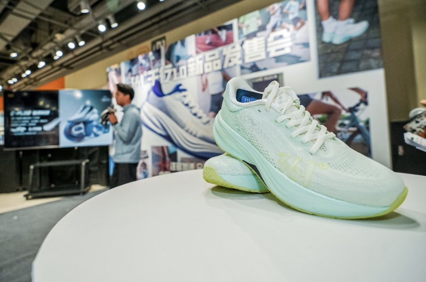 注碳训练跑鞋：开启全动装备新体验361° 超品首发千行 10(图2)