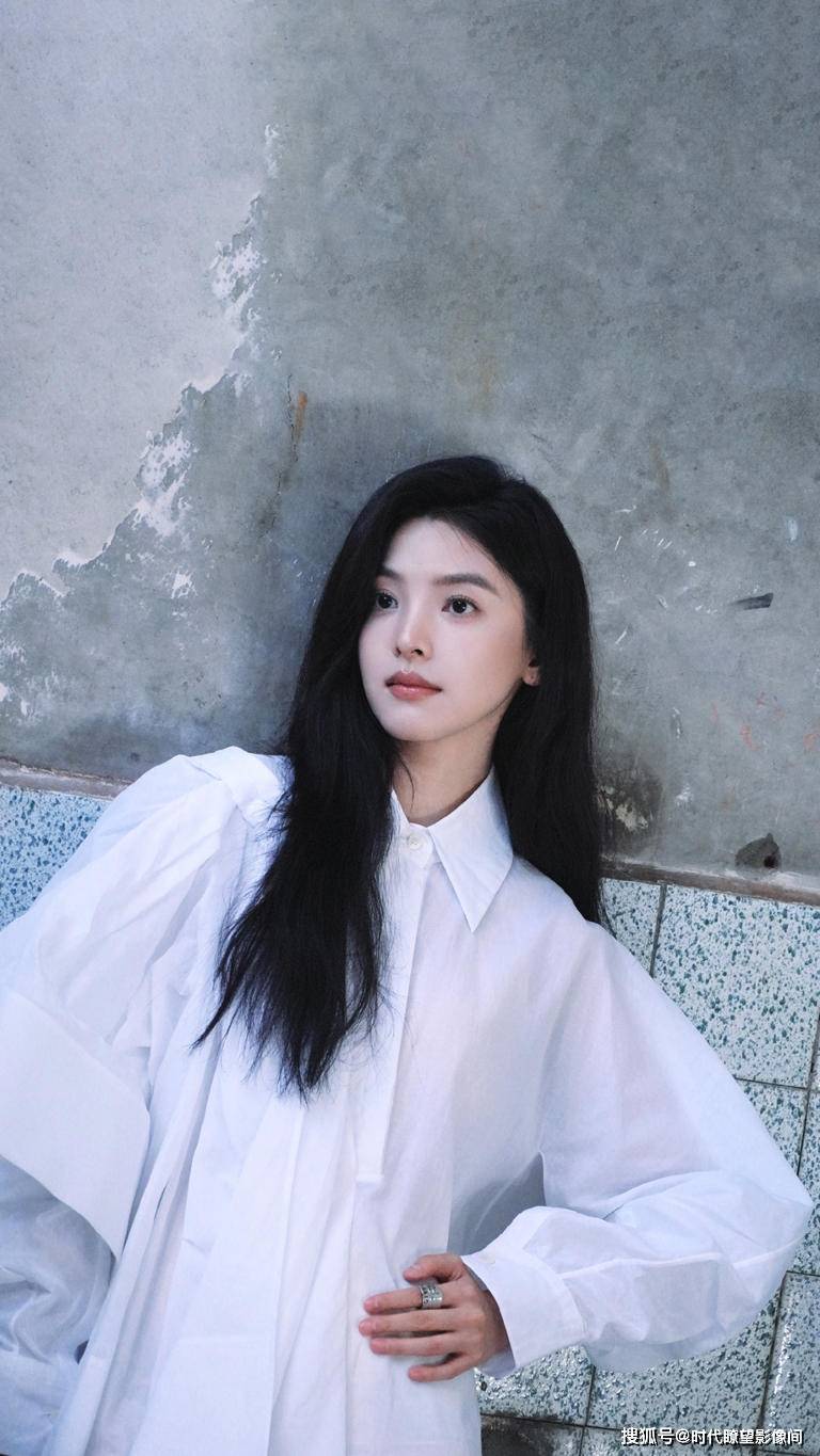 春乖乖女经典穿搭赢过花里胡哨章若楠白衬衫