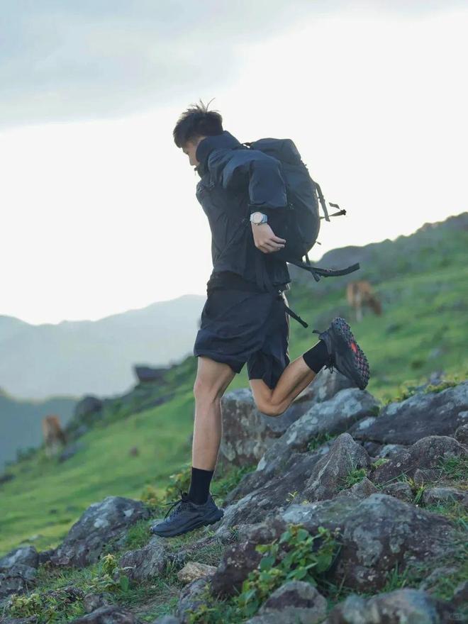 动鞋推荐!性价比绝了户外通勤两不误!踢走班味放肆去野春夏户外宝藏情侣运(图24) 动鞋推荐!性价比绝了户外通勤两不误!踢走班味放肆去野春夏户外宝藏情侣运(图24)