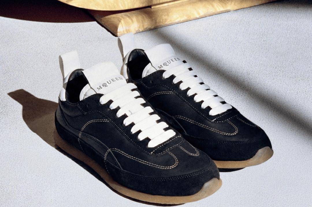 女团氛围感的运动鞋吗？国际鞋履｜TA会是最有(图2)